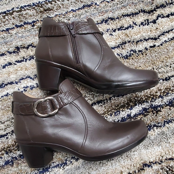 naturalizer ankle boots